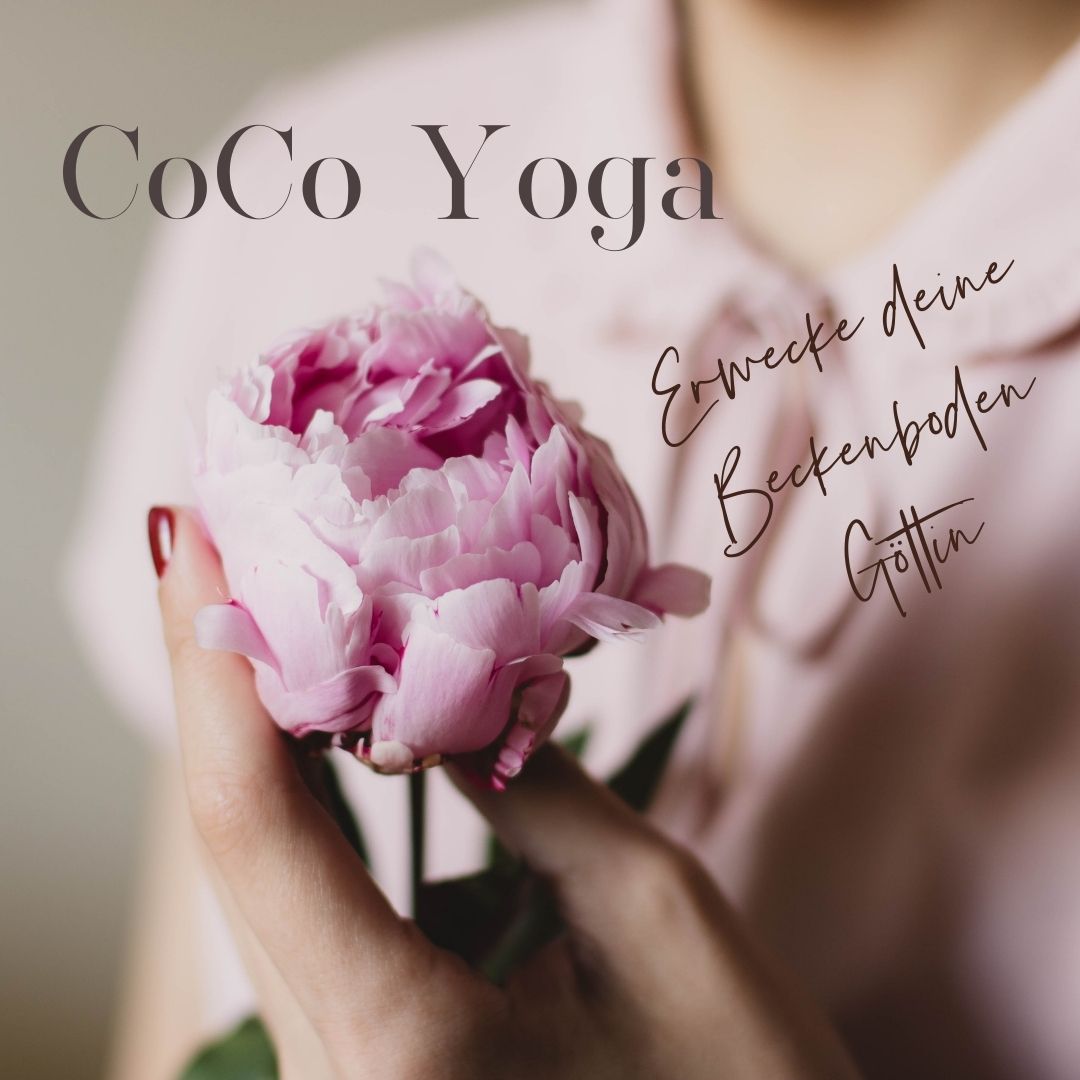 Hand mit Pfingstrose COCO Yoga -Erwecke deine BB Göttin CoCo Yoga - Erwecke deine Beckenboden Göttin